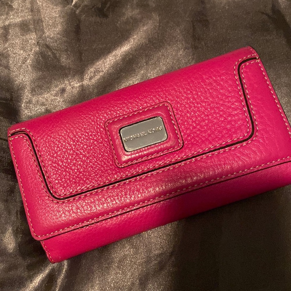Michael Kors huge wallet with multiple compartments